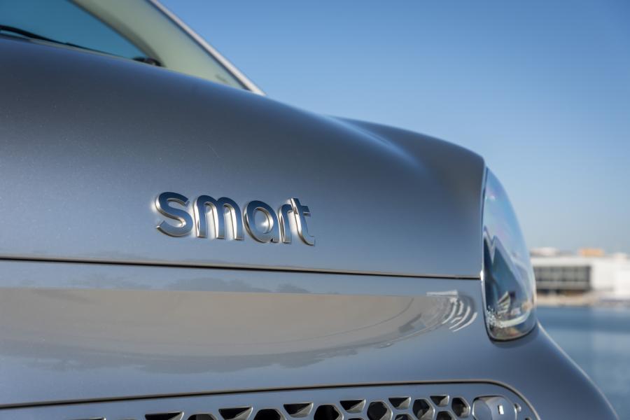 Логотип Smart EQ ForTwo Prime Coupe (C453) 2020 года  (WW) (фото 19 из 28)